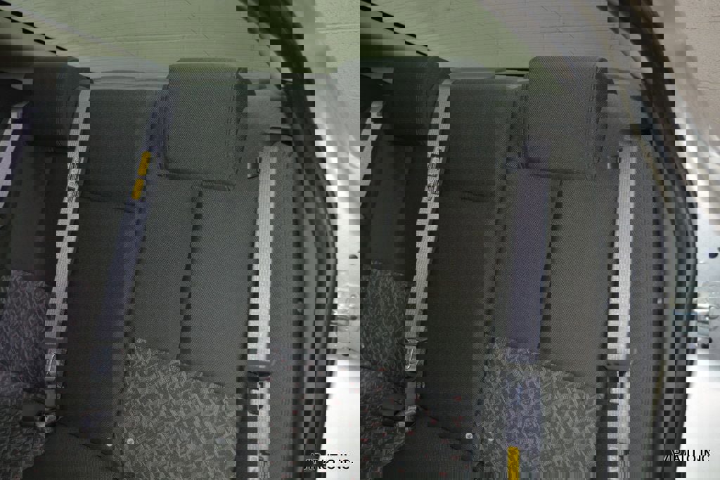 Used 2004 Pontiac Grand Prix GT w/ Drivers Package FWD image 25