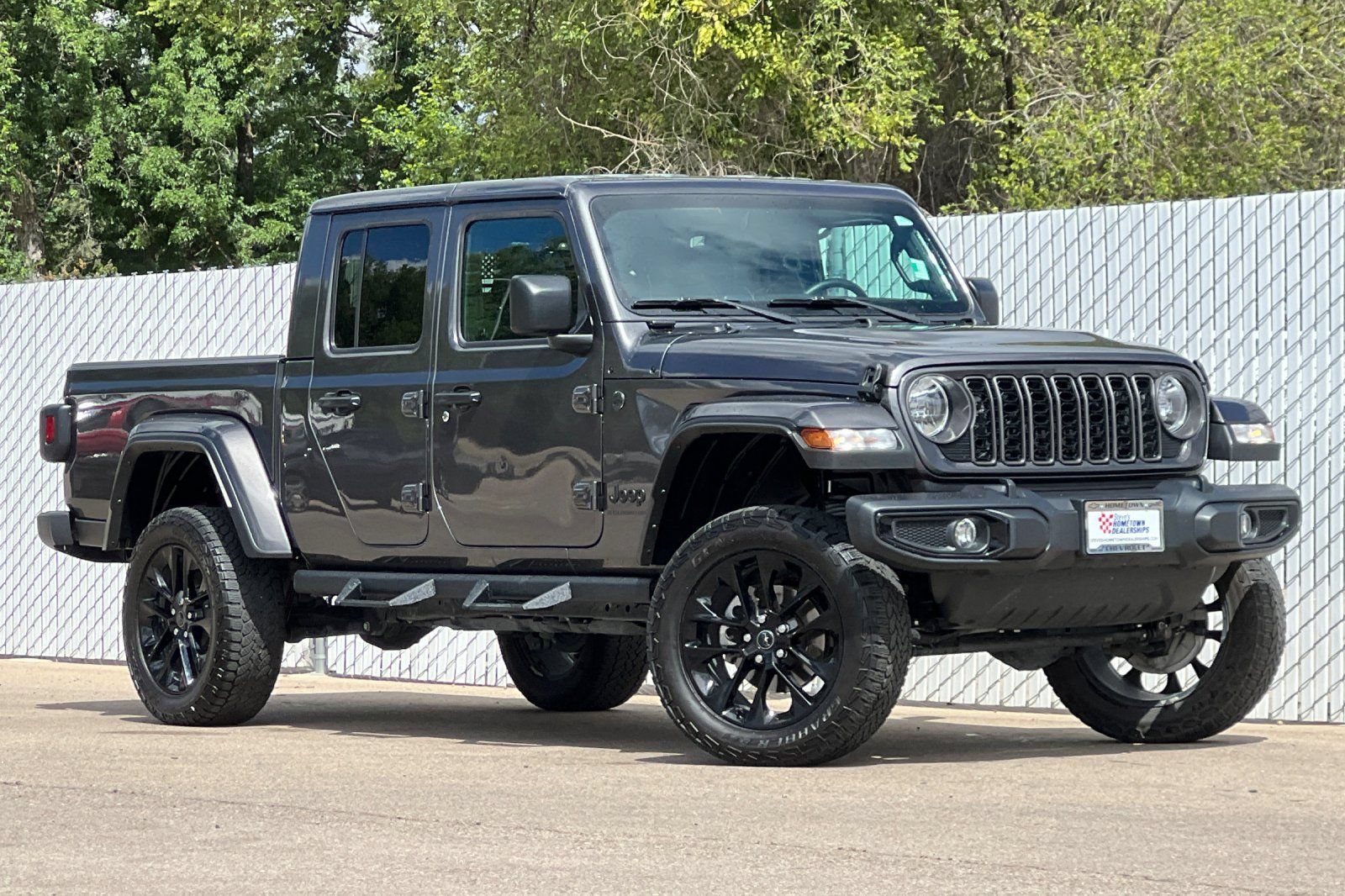 Used 2024 Jeep Gladiator Sport AWD/4WD image 2