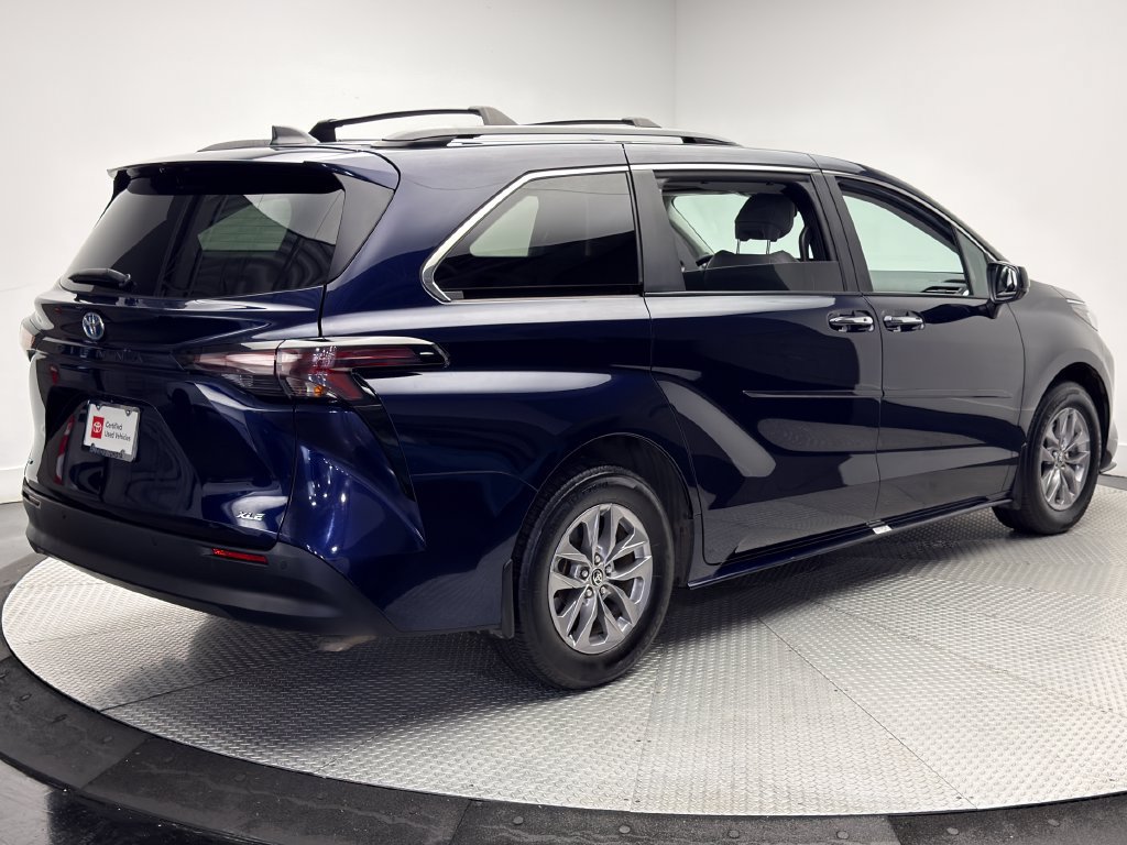 Used 2025 Toyota Sienna XLE w/ XLE Plus Package FWD image 5