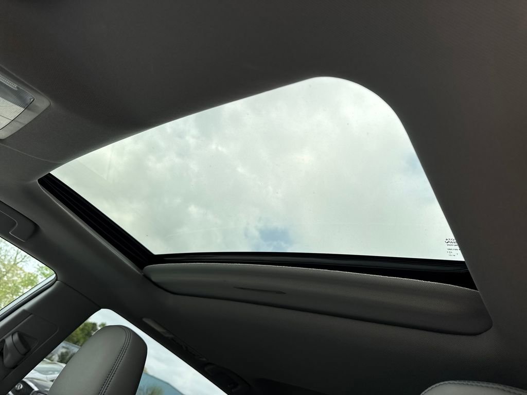 Used 2019 Toyota Highlander XLE FWD image 32