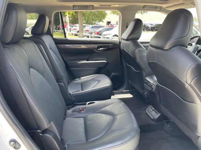 Used 2021 Toyota Highlander Platinum AWD/4WD image 29