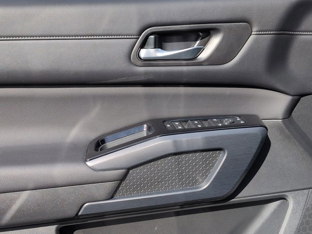 Certified 2025 Nissan Pathfinder SL image 13