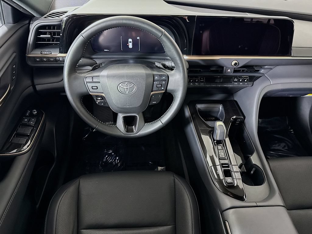 Certified 2025 Toyota Crown Signia AWD/4WD image 4