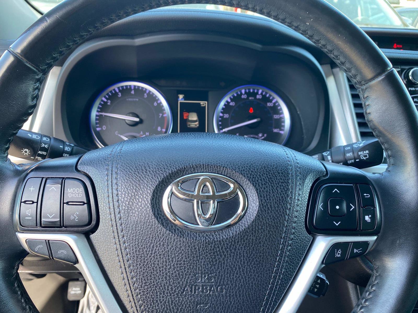 Used 2019 Toyota Highlander XLE image 16