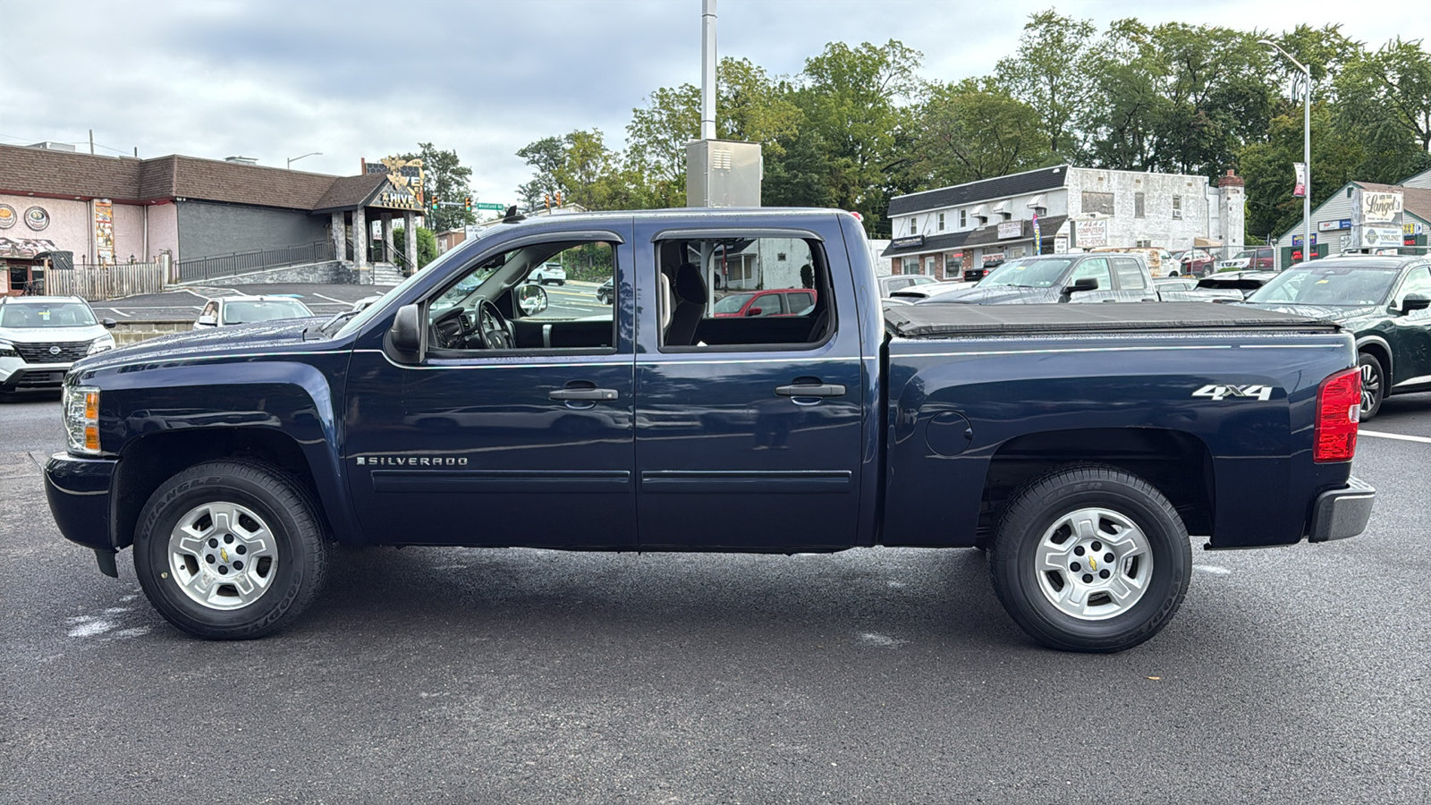 Used 2009 Chevrolet Silverado 1500 LT w/ Power Pack Plus AWD/4WD image 4