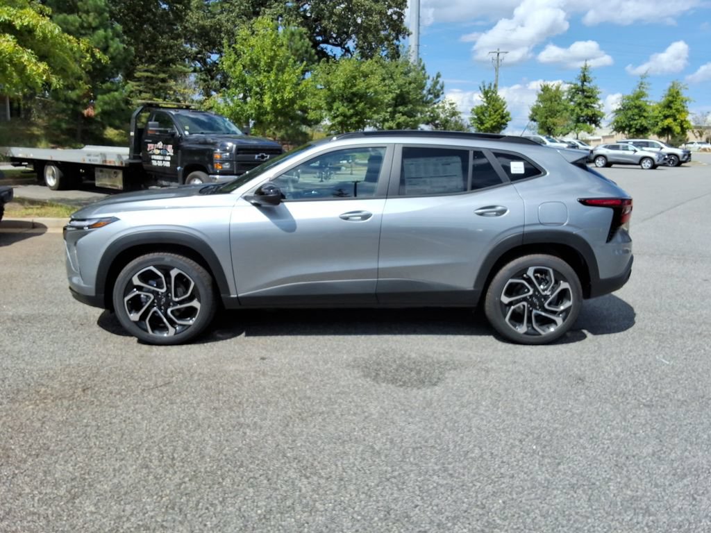New 2026 Chevrolet Trax RS w/ Sunroof Package FWD image 8