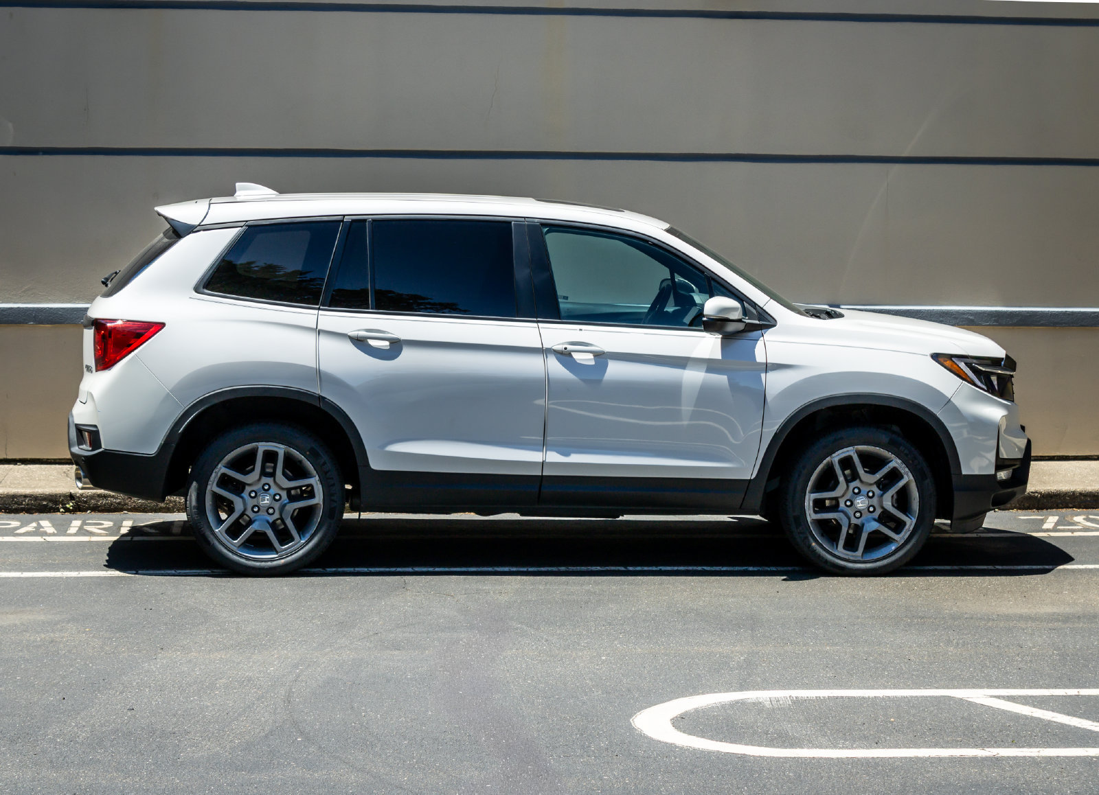 Used 2023 Honda Passport EX-L image 9