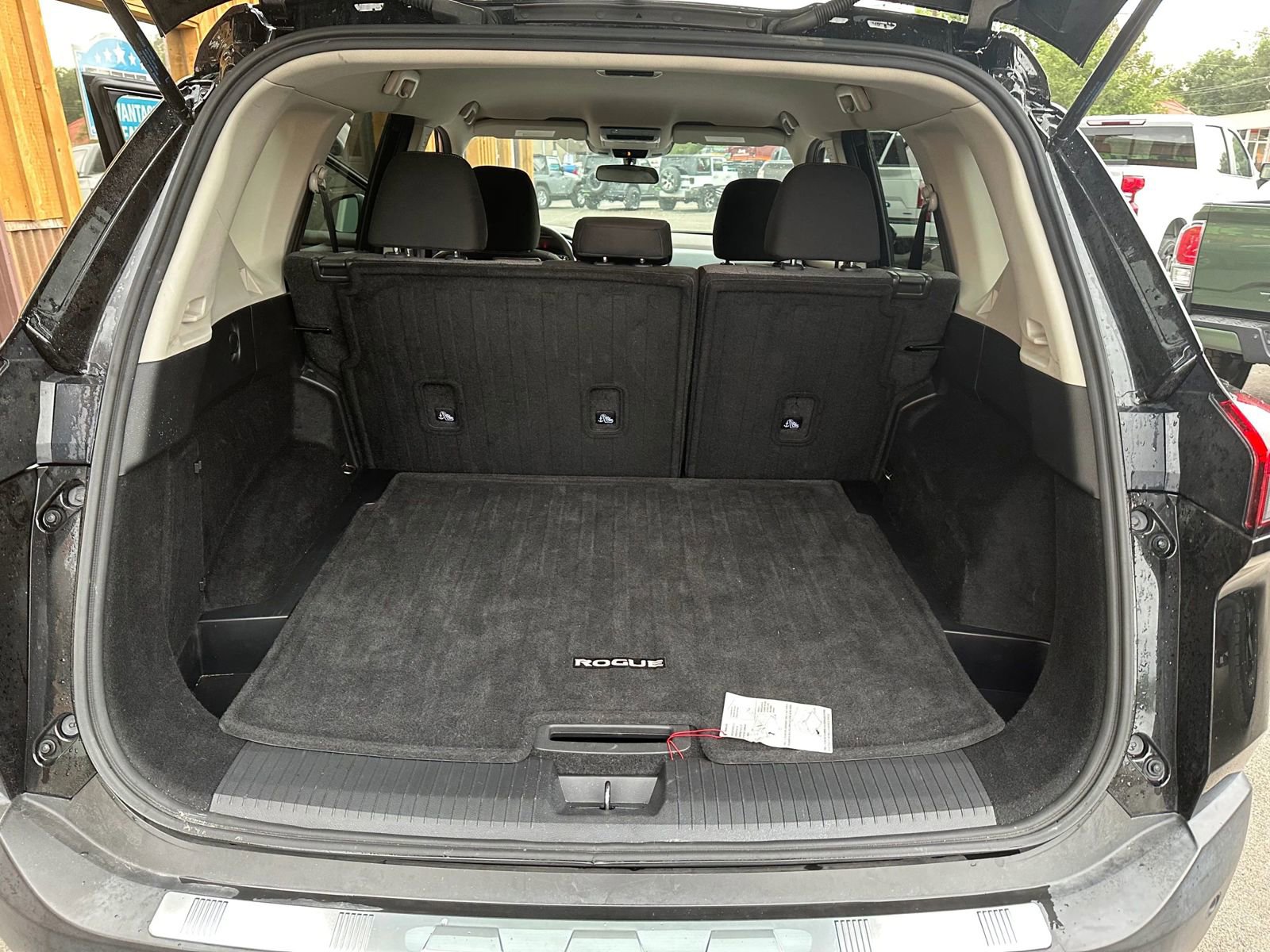 Used 2021 Nissan Rogue SV image 18