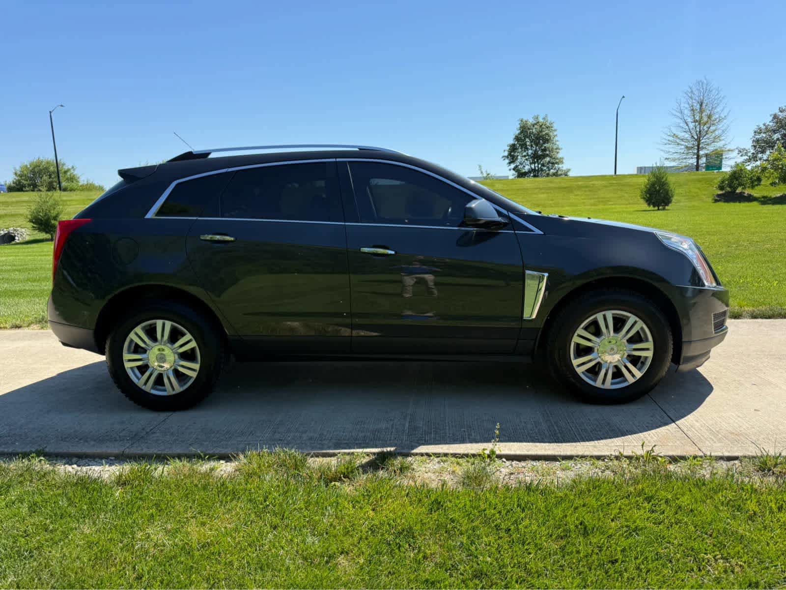 Used 2016 Cadillac SRX Luxury w/ Driver Awareness Package FWD image 6