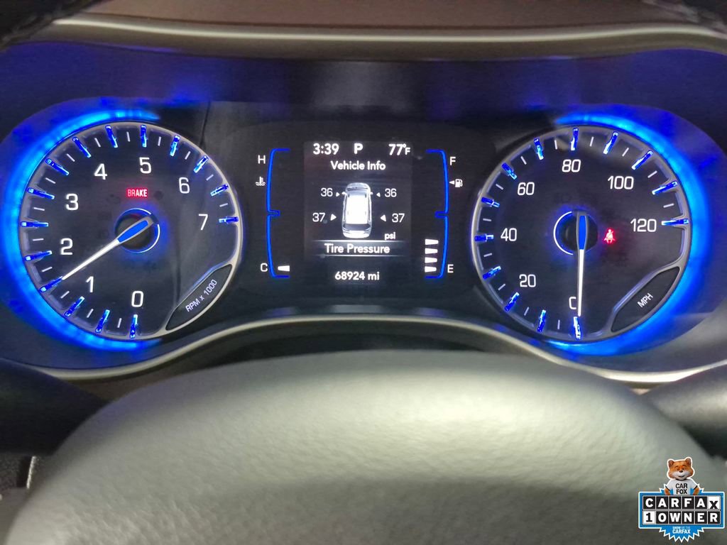 Used 2023 Chrysler Voyager LX image 12