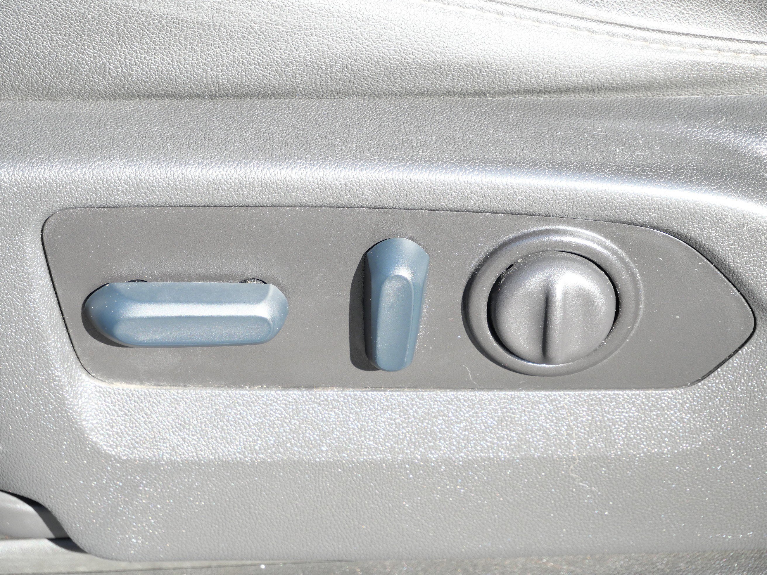 Used 2023 Chevrolet Silverado 2500 LTZ w/ LTZ Convenience Package image 7