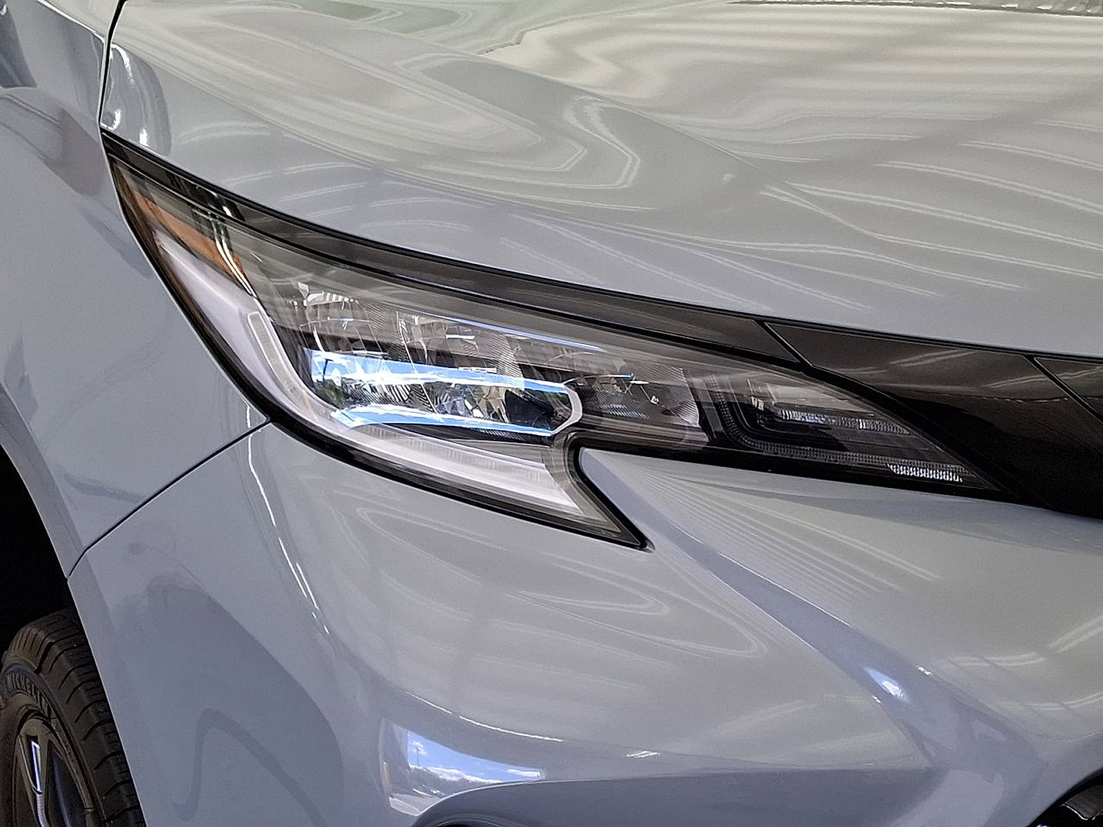 Used 2025 Toyota Sienna XSE w/ XSE Plus Package FWD image 28