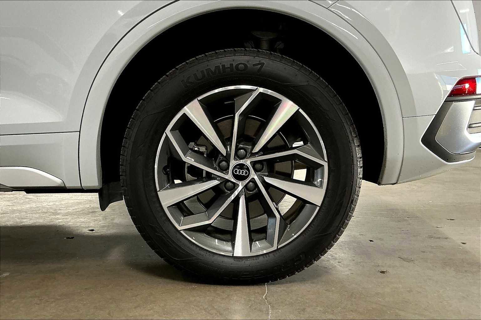 Used 2025 Audi Q5 2.0T Premium image 12