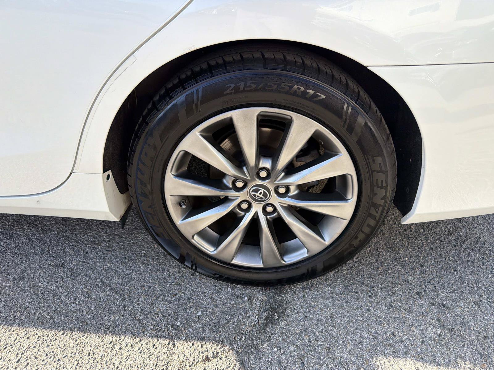 Used 2015 Toyota Camry XLE w/ Advanced Technology Package FWD image 5