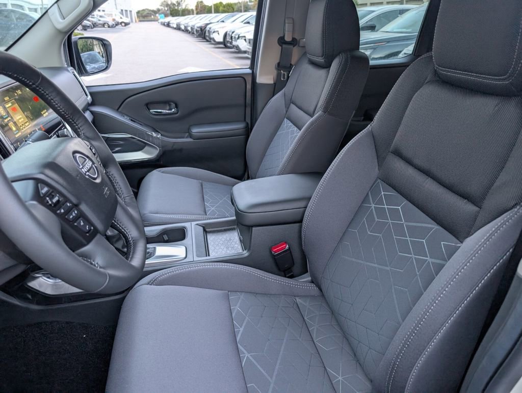 New 2025 Nissan Frontier SV w/ SV Convenience Package RWD image 6
