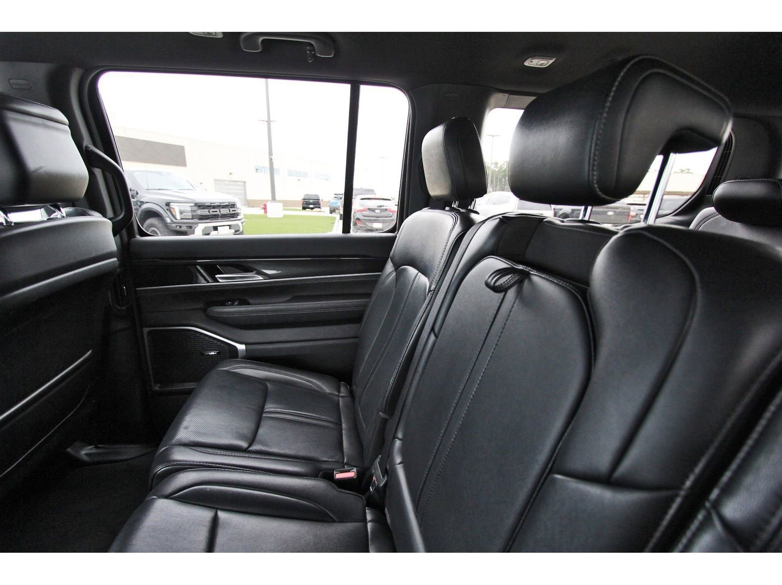 Used 2023 Jeep Wagoneer 2WD image 14