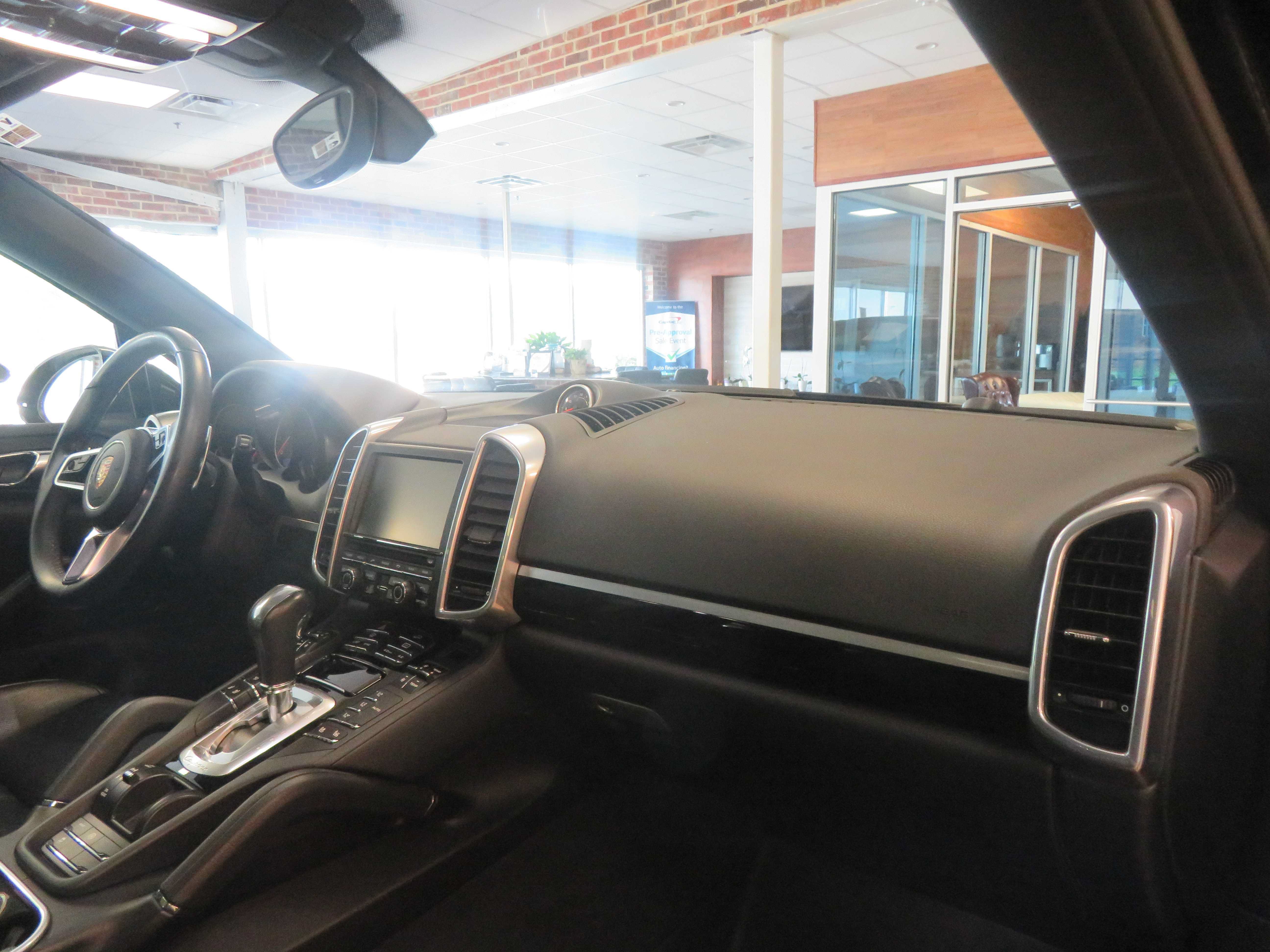Used 2016 Porsche Cayenne AWD/4WD image 28