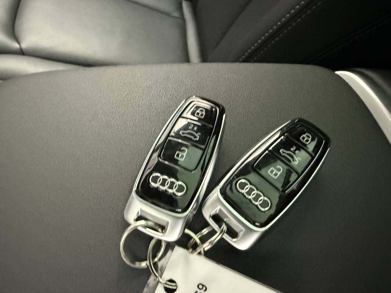 Used 2023 Audi Q8 Premium w/ Convenience Package AWD/4WD image 18