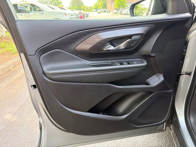 Used 2024 GMC Terrain SLE w/ Driver Convenience Package FWD image 10
