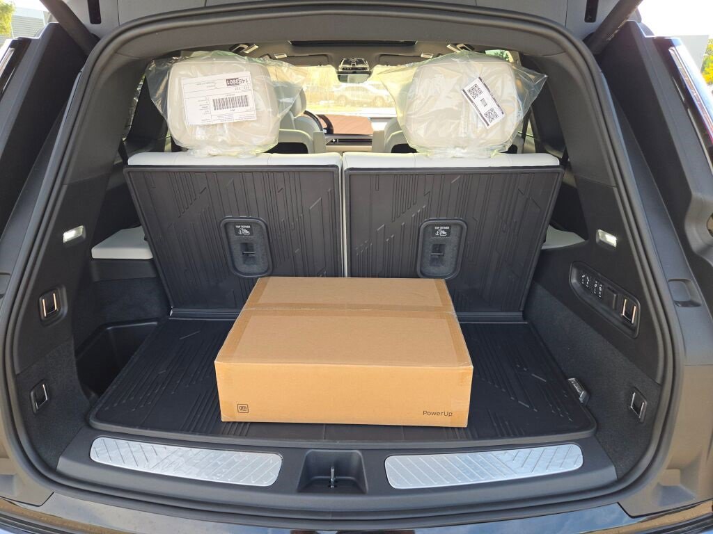 New 2026 Cadillac Vistiq Sport w/ LPO, Floor Liner Package image 19