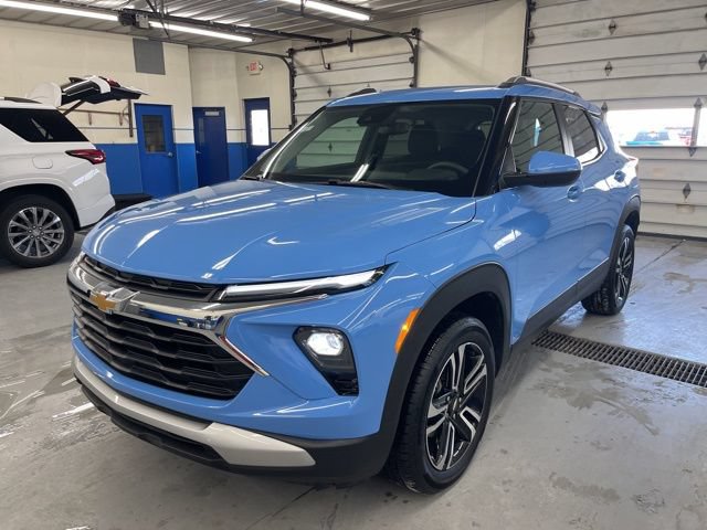 Used 2024 Chevrolet TrailBlazer LT AWD/4WD image 2