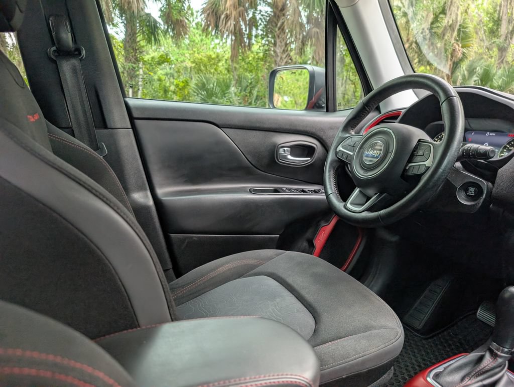 Used 2019 Jeep Renegade Trailhawk AWD/4WD image 13