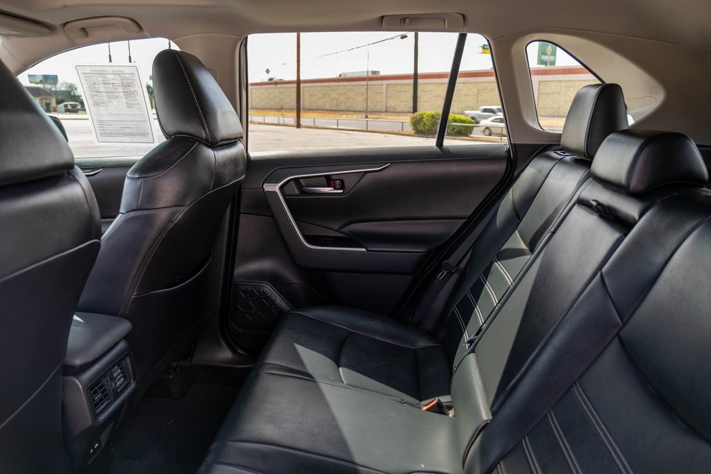 Used 2021 Toyota RAV4 XLE Premium image 14