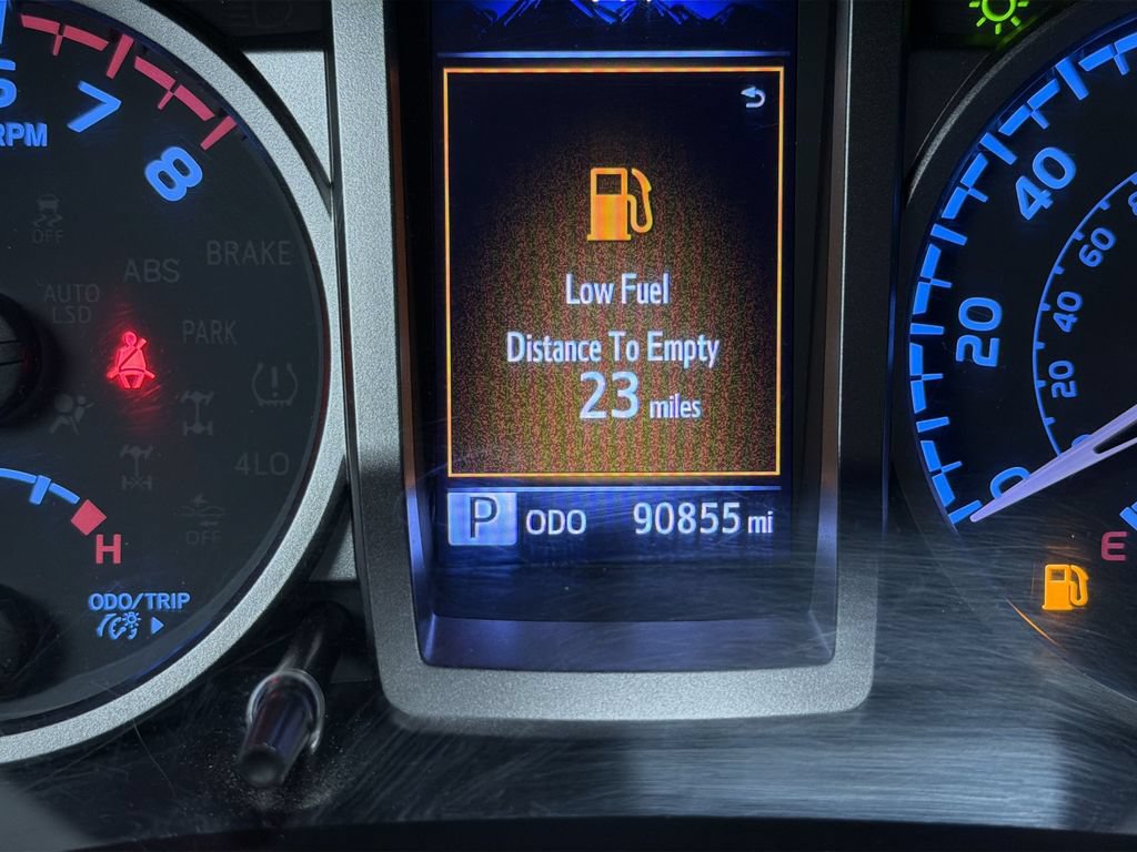 Used 2022 Toyota Tacoma SR5 AWD/4WD image 24