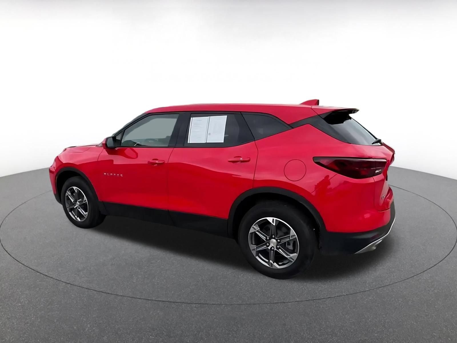 Used 2025 Chevrolet Blazer LT FWD image 9