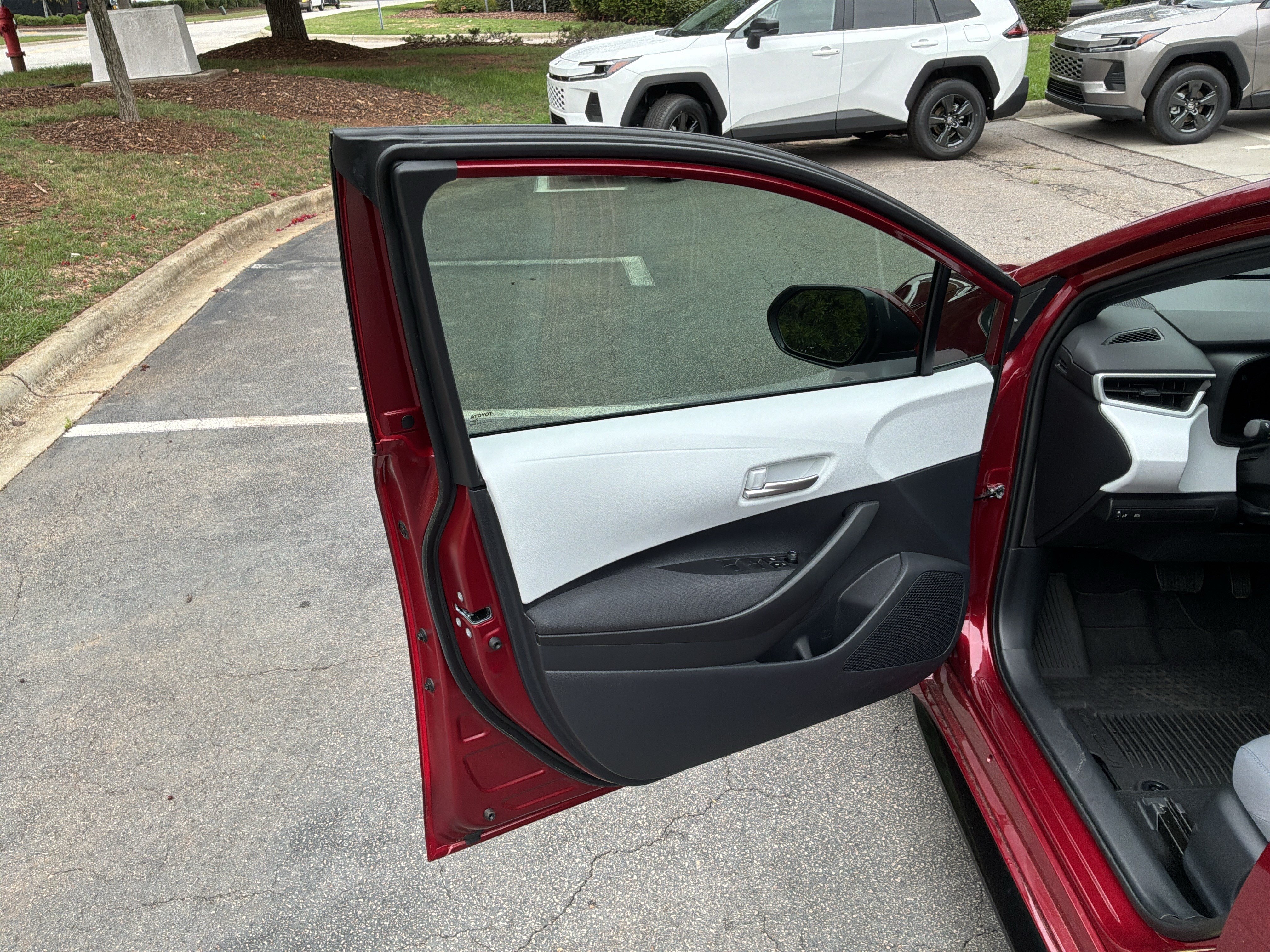 Used 2026 Toyota Corolla SE FWD image 14