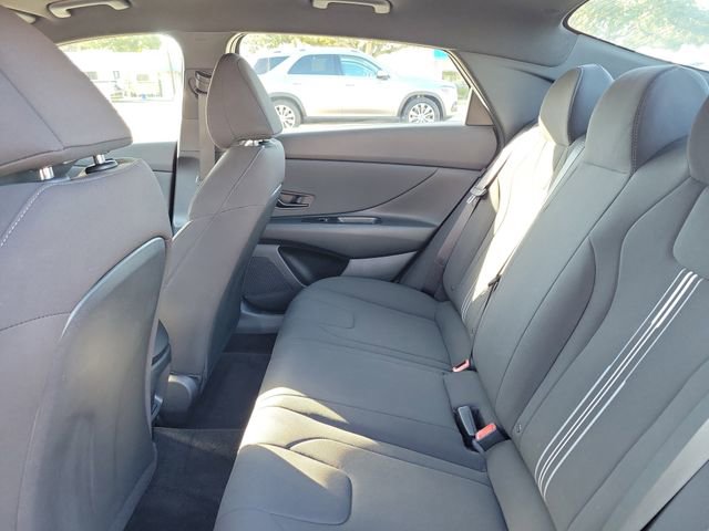 Used 2025 Hyundai Elantra Sport image 12