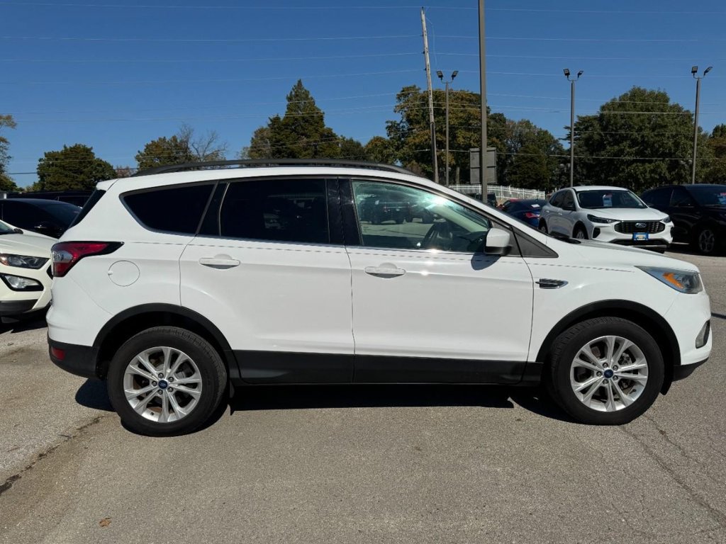 Used 2017 Ford Escape SE w/ Equipment Group 201A FWD image 2