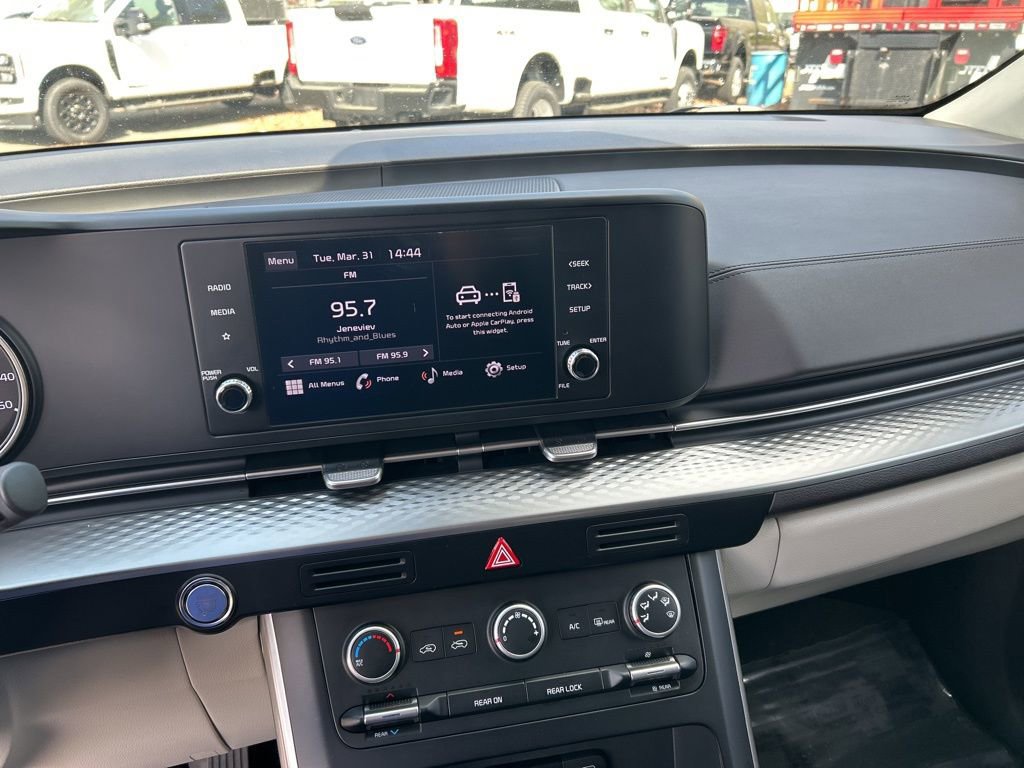 Used 2024 Kia Carnival LX image 17