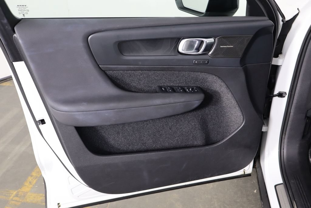 Used 2023 Volvo C40 P8 Recharge Ultimate AWD/4WD image 18