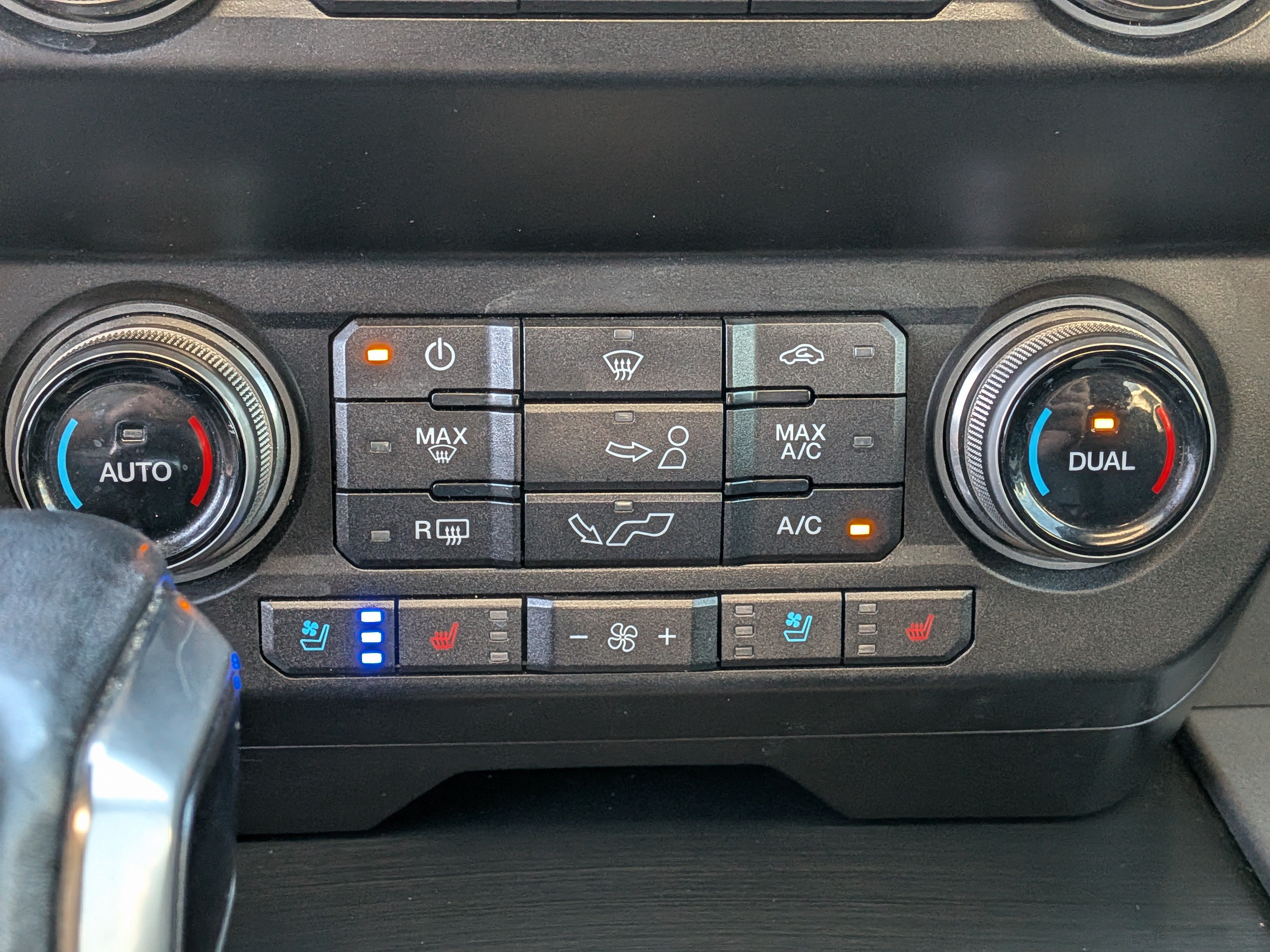 Used 2019 Ford F150 Raptor w/ Equipment Group 802A Luxury AWD/4WD image 33