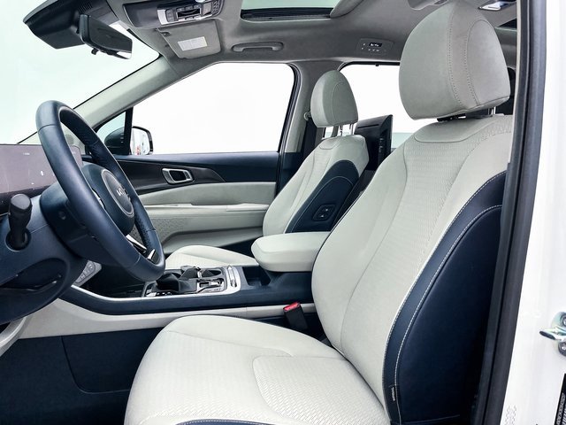 Used 2025 Kia Carnival SX Prestige image 23
