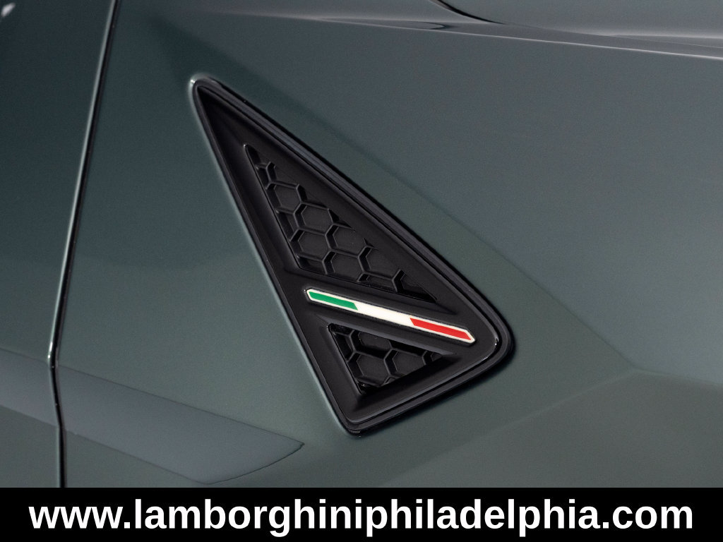 Used 2025 Lamborghini Urus SE AWD/4WD image 44