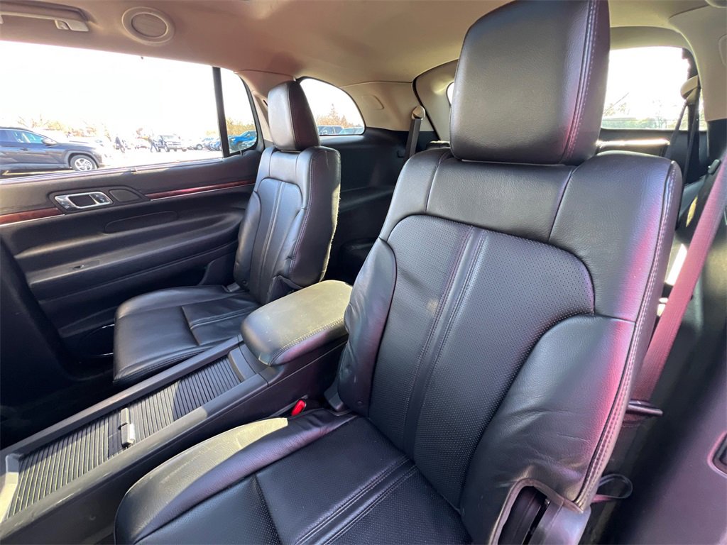 Used 2012 Lincoln MKT AWD image 31