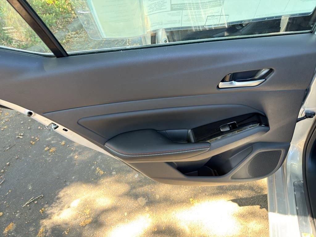 New 2025 Nissan Altima 2.5 SR image 31
