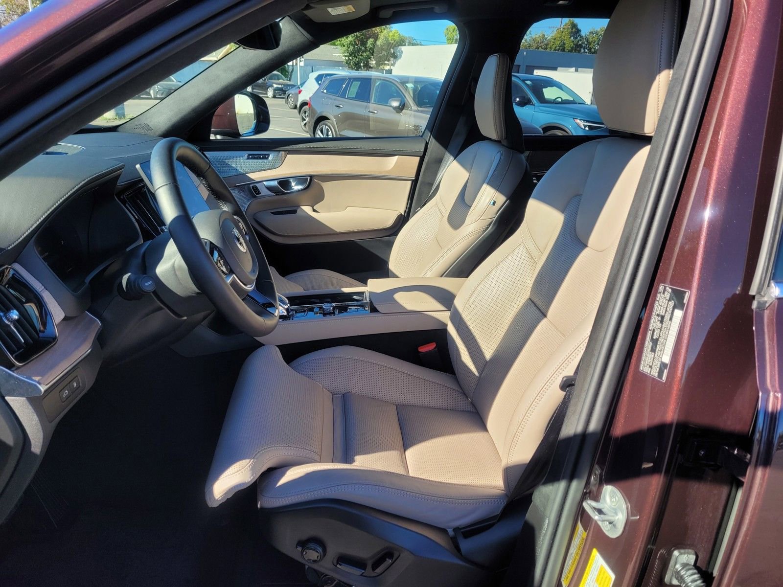 Certified 2025 Volvo XC90 T8 Ultra AWD/4WD image 9