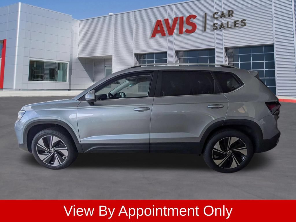 Used 2025 Volkswagen Taos SE AWD/4WD image 11