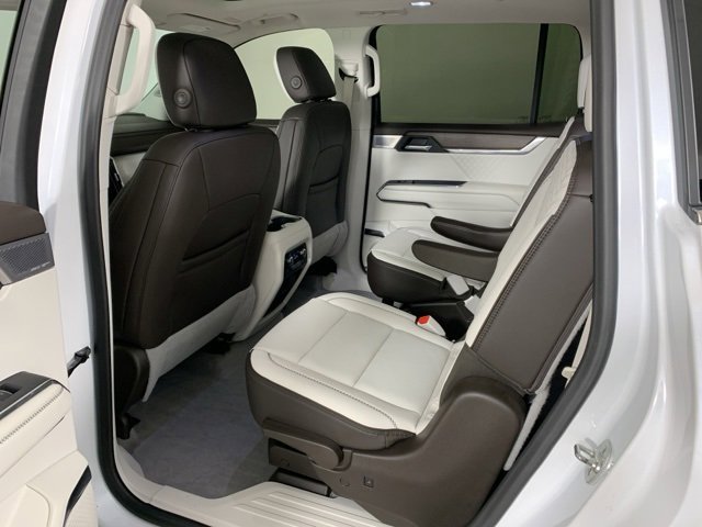 Used 2024 GMC Acadia Denali w/ Super Cruise Package image 37