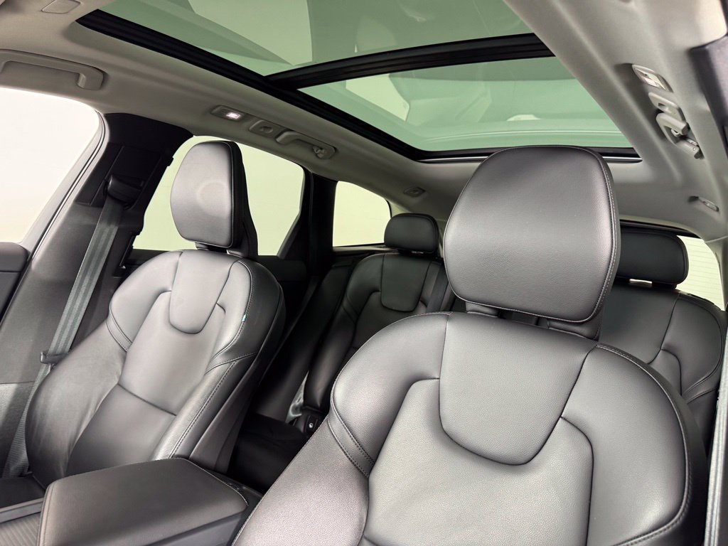 Certified 2023 Volvo XC60 B5 Core w/ Climate Package AWD/4WD image 18