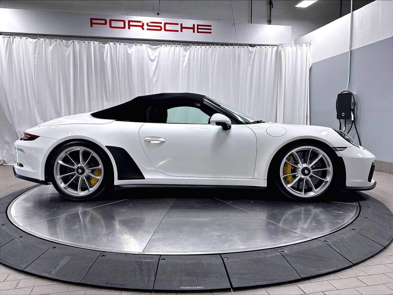 Used 2019 Porsche 911 Speedster RWD image 10