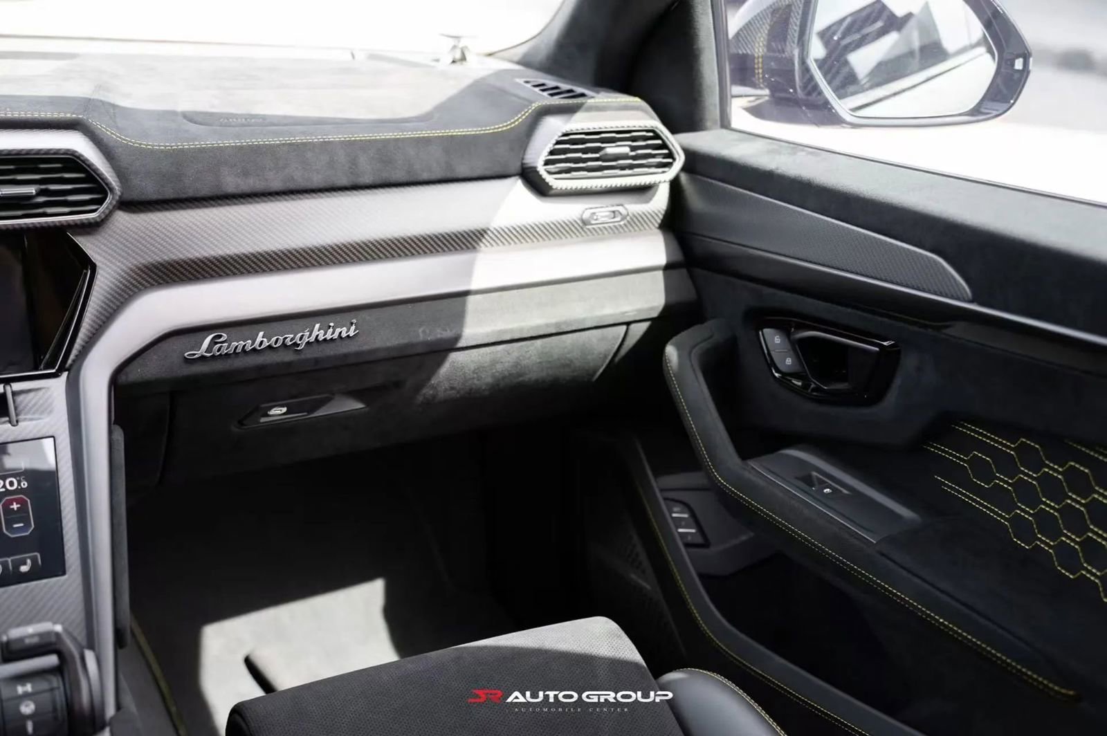 Used 2023 Lamborghini Urus Performante AWD/4WD image 38