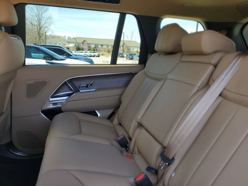 New 2026 Land Rover Range Rover Long Wheelbase SE AWD/4WD image 24