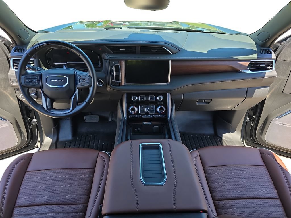 Used 2023 GMC Yukon XL Denali Ultimate AWD/4WD image 9