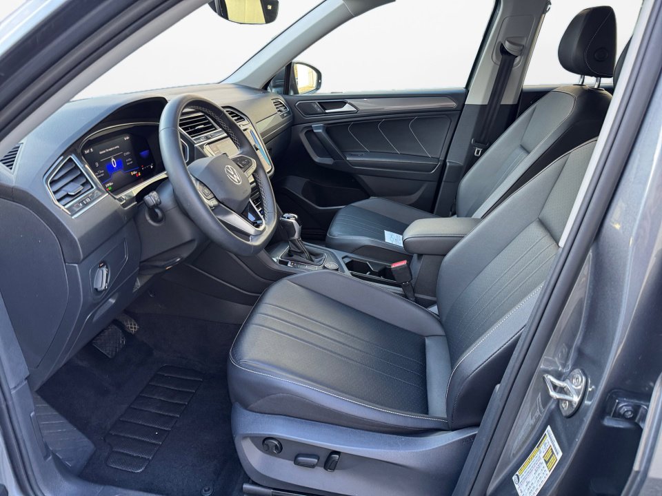 Used 2022 Volkswagen Tiguan SE image 11