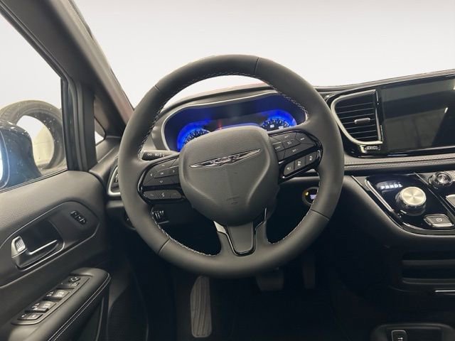 New 2026 Chrysler Pacifica Select w/ S Appearance Package image 15