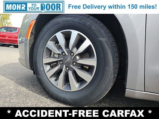 Used 2021 Chrysler Pacifica Touring-L image 21